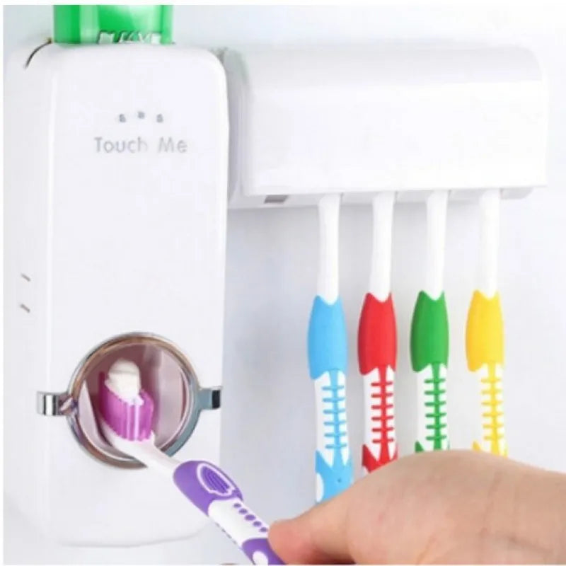 Dispensador dentífrico e escova titular, aplicador dentífrico, uso do banheiro